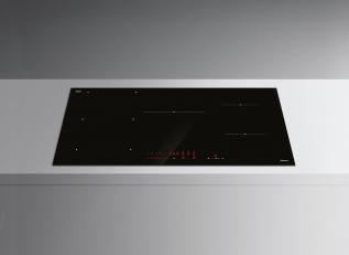 Plita Inductie Falmec 90 cm, Sticla Ceramica Neagra, 5 Zone de Gatit, Functii Avansate: Automat, Conectivitate cu Hota Falmec, Bridge, Timer, Chef, Senzor Pan, Control Tactil, Instalare pe Blat sau Flush